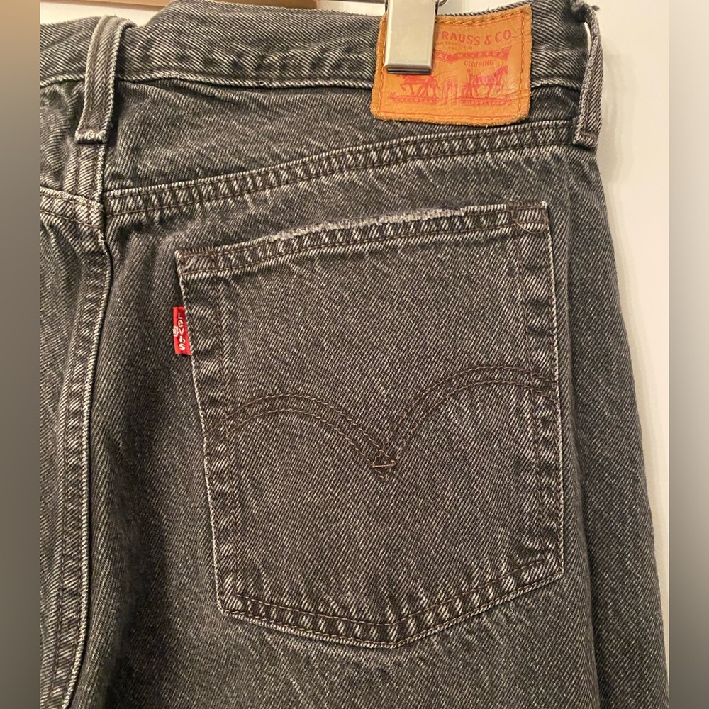 LEVI’S- Straight Fit - Picture 4 of 4